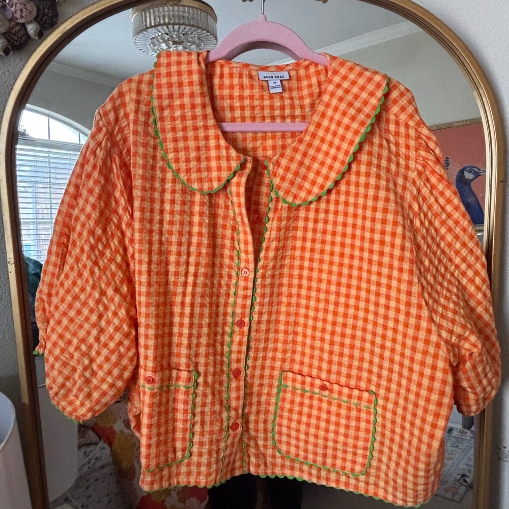 Neon Rose Curve seersucker top